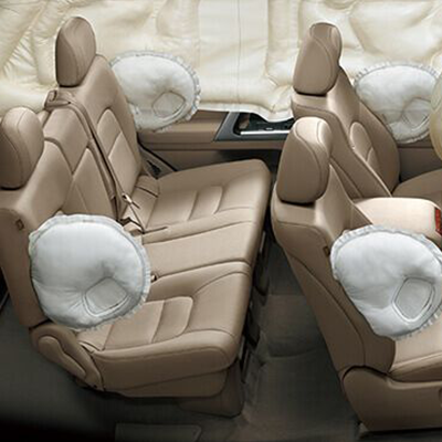 Airbags 
 7 airbags tipo SRS para mantenerte seguro: para piloto, copiloto y rodilla (solo piloto), además de los dos laterales y dos tipo cortina.