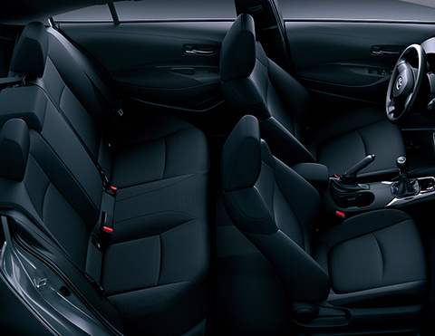 ASIENTOS ABATIBLES 60:40

Ten viajes mucho más cómodos, gracias a los amplios asientos ergonómicos del Corolla.